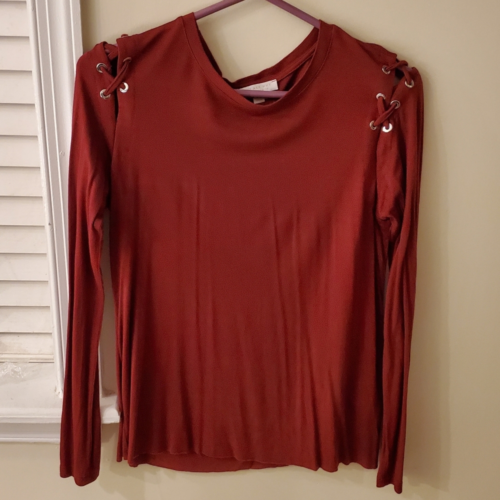 Open shoulder Top